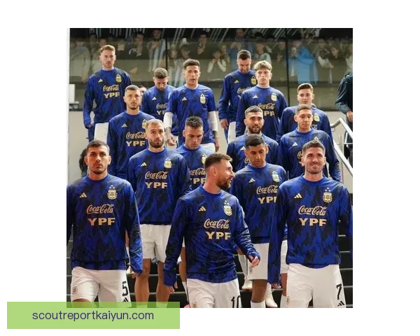 阿根廷队中场组织表现稳健，球队整体配合趋于默契